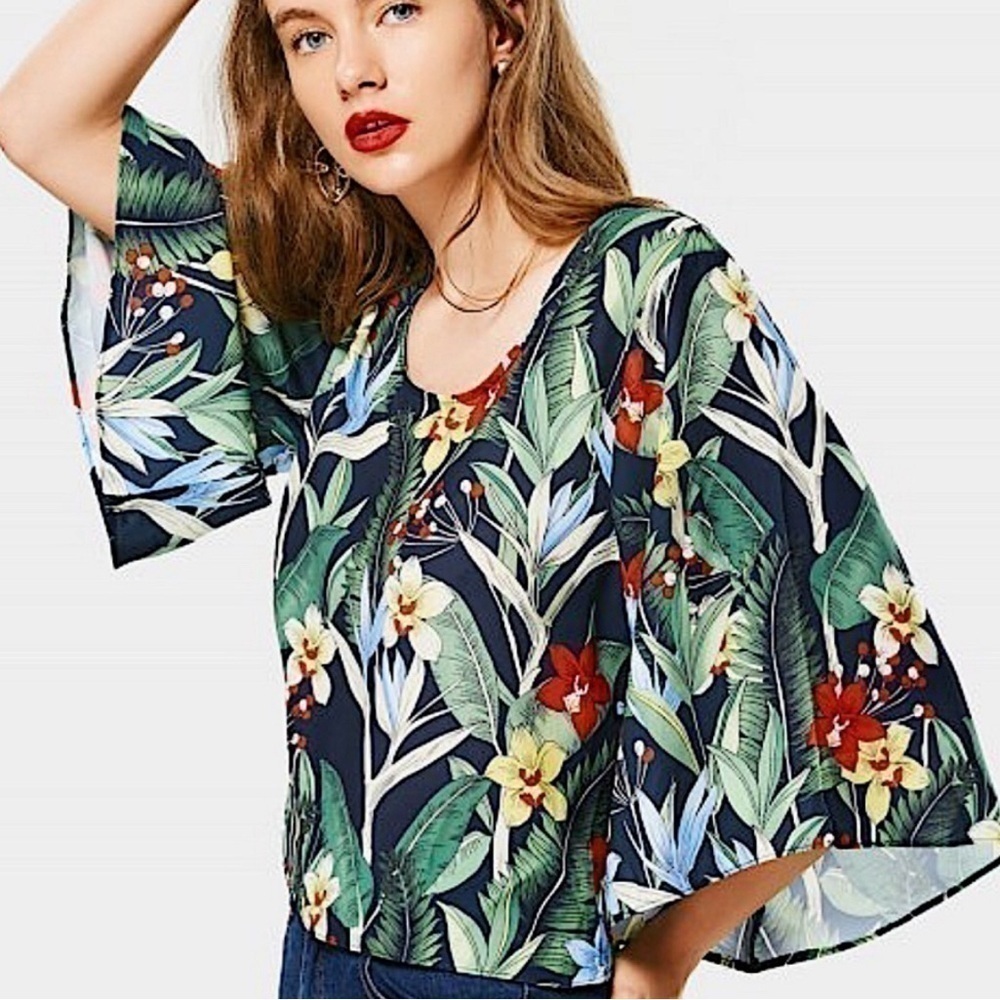 ZARA Tropical Bell Sleeve Blouse Size Medium (343)